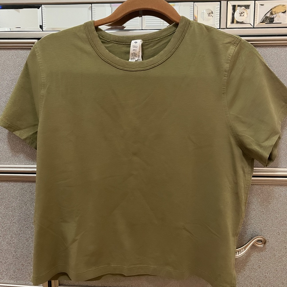 lululemon tshirt